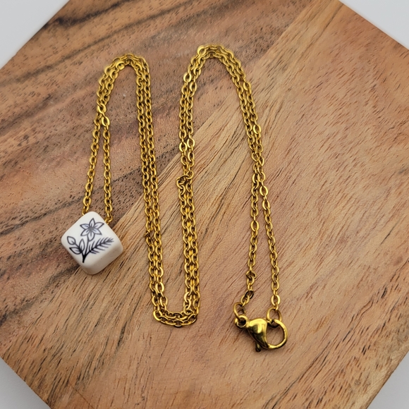 Gold Floral Ceramic Pendant Necklace 18" - Picture 3 of 11